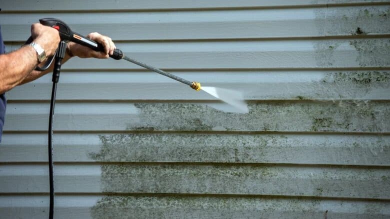 pressure washing house siding